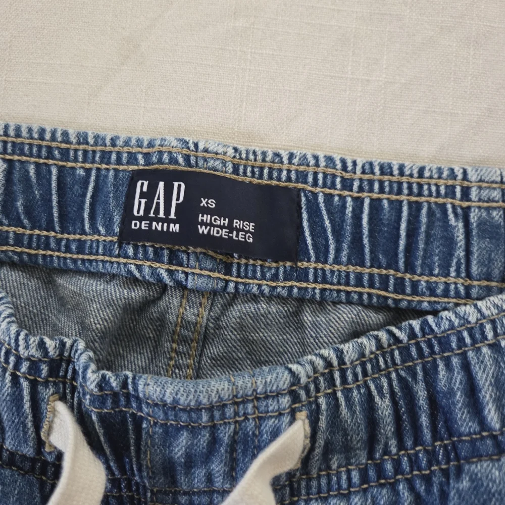 Gap High Rise Wide Leg Blue Denim Cargo Pants XS Womens Stretchy 26 Inch Waist - Picture 3 of 12